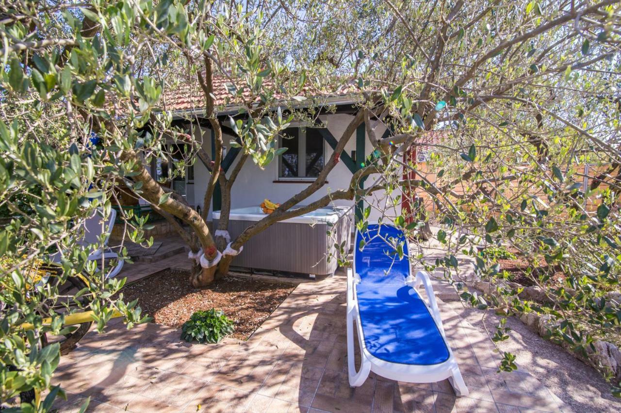 Holiday House Cvita Биоград-на-Мору Экстерьер фото